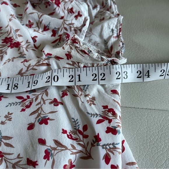 Fun2Fun floral cap sleeve blouse from Stitchfix size XXL runs small - Picture 5 of 7